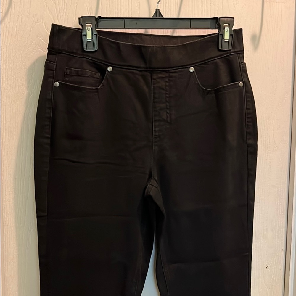 Issac mizrahi size 6 Women's black studded Jeans - Picture 3 of 6